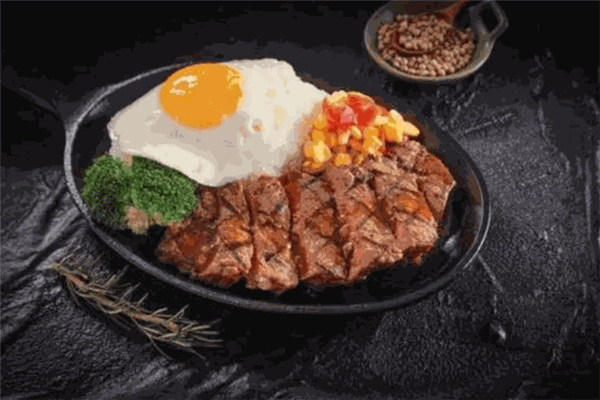 厚积云牛排餐吧